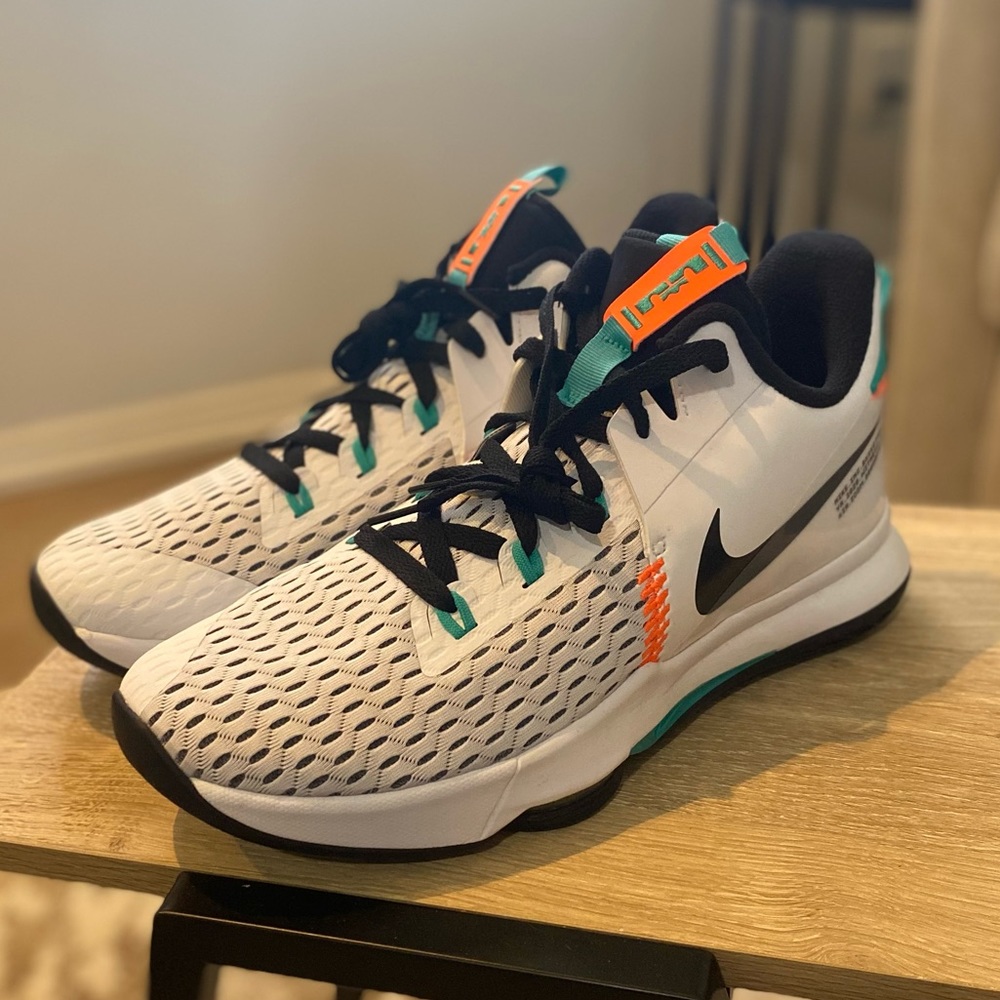 Nike Lebron Witness 5